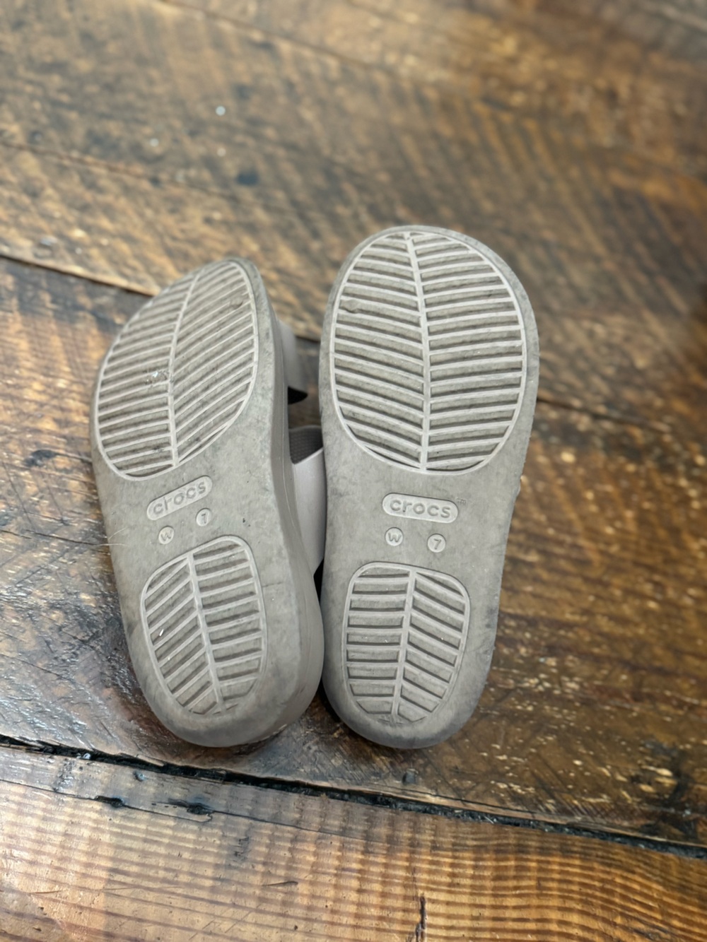 CROCS Neutral Taupe Comfort Platform Slide Size 7 - Picture 4 of 4